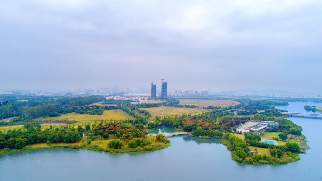 其中,新城核心区东至锡通高速,西至走马塘河,南至锡山大道,北至锡沪路